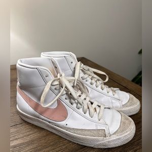 Nike womens Blazer Mid 77